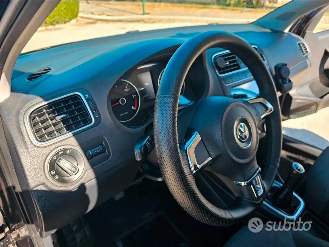 Volkswagen Polo 2012 photo 3