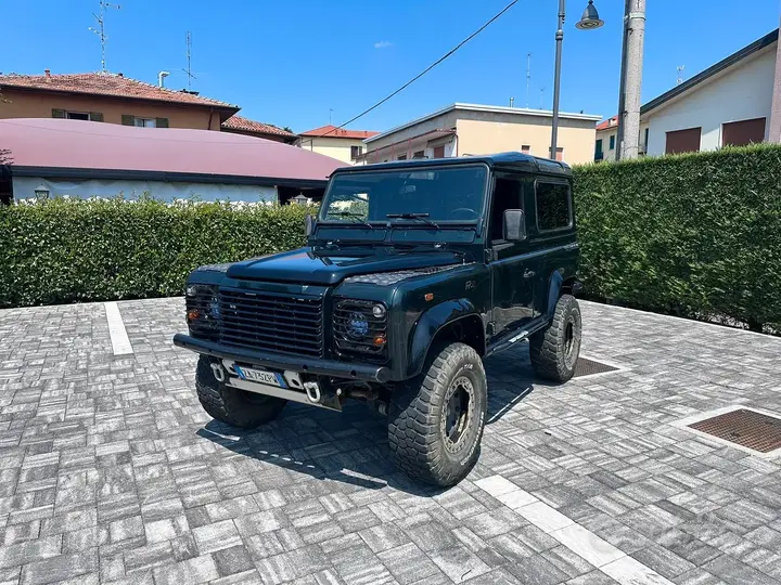 Land Rover Defender 2002 photo 2