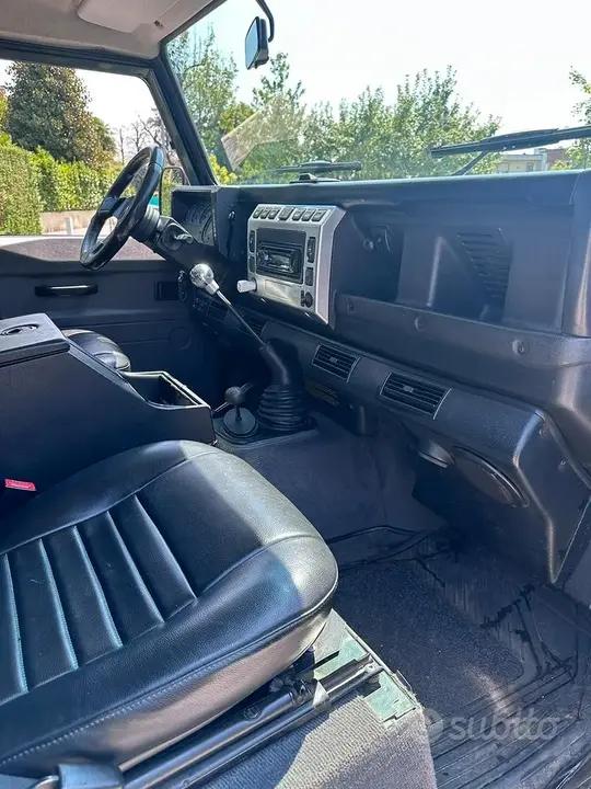Land Rover Defender 2002 photo 4