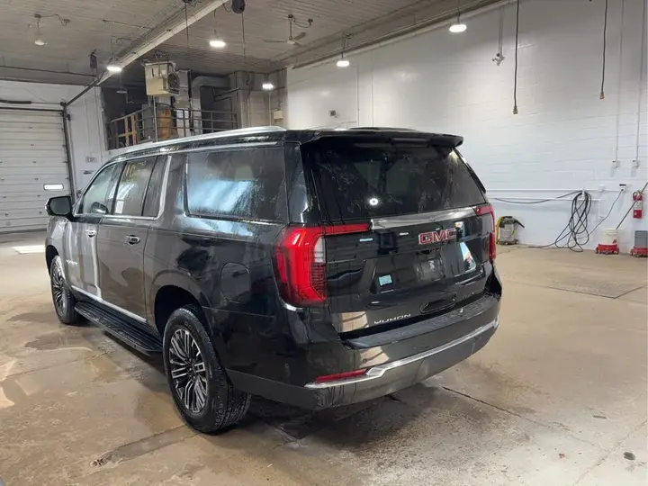 GMC Yukon Xl 2025 photo 4