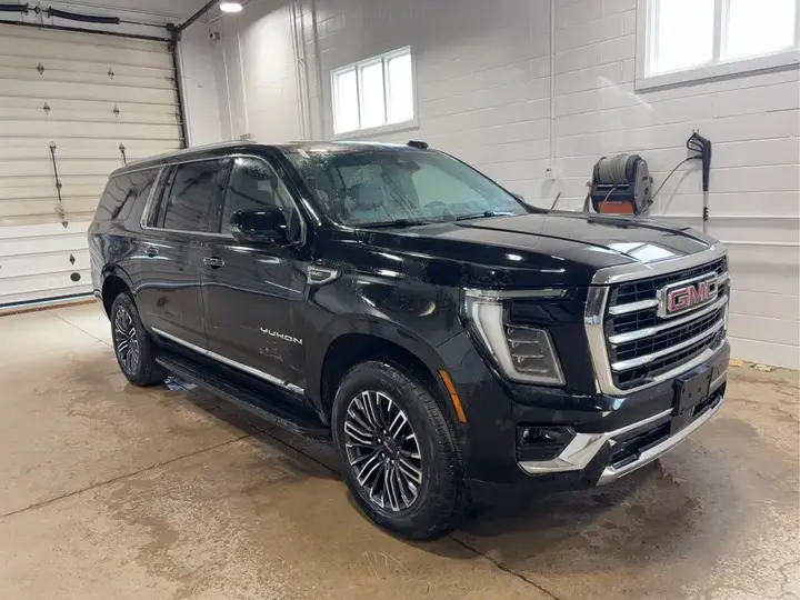 GMC Yukon Xl 2025 photo 3