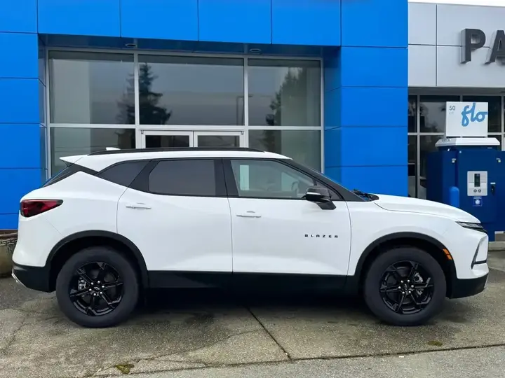 Chevrolet Blazer 2026 photo 3
