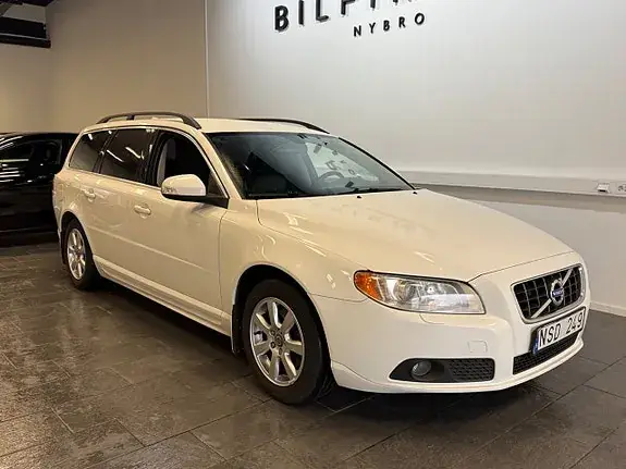 Volvo V70 2010 photo 2