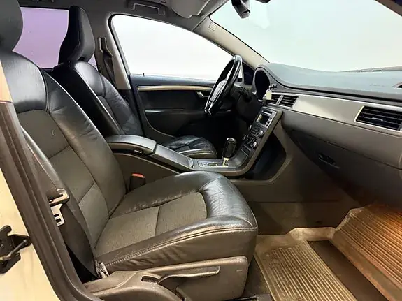 Volvo V70 2010 photo 5