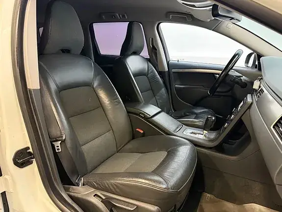 Volvo V70 2010 photo 4