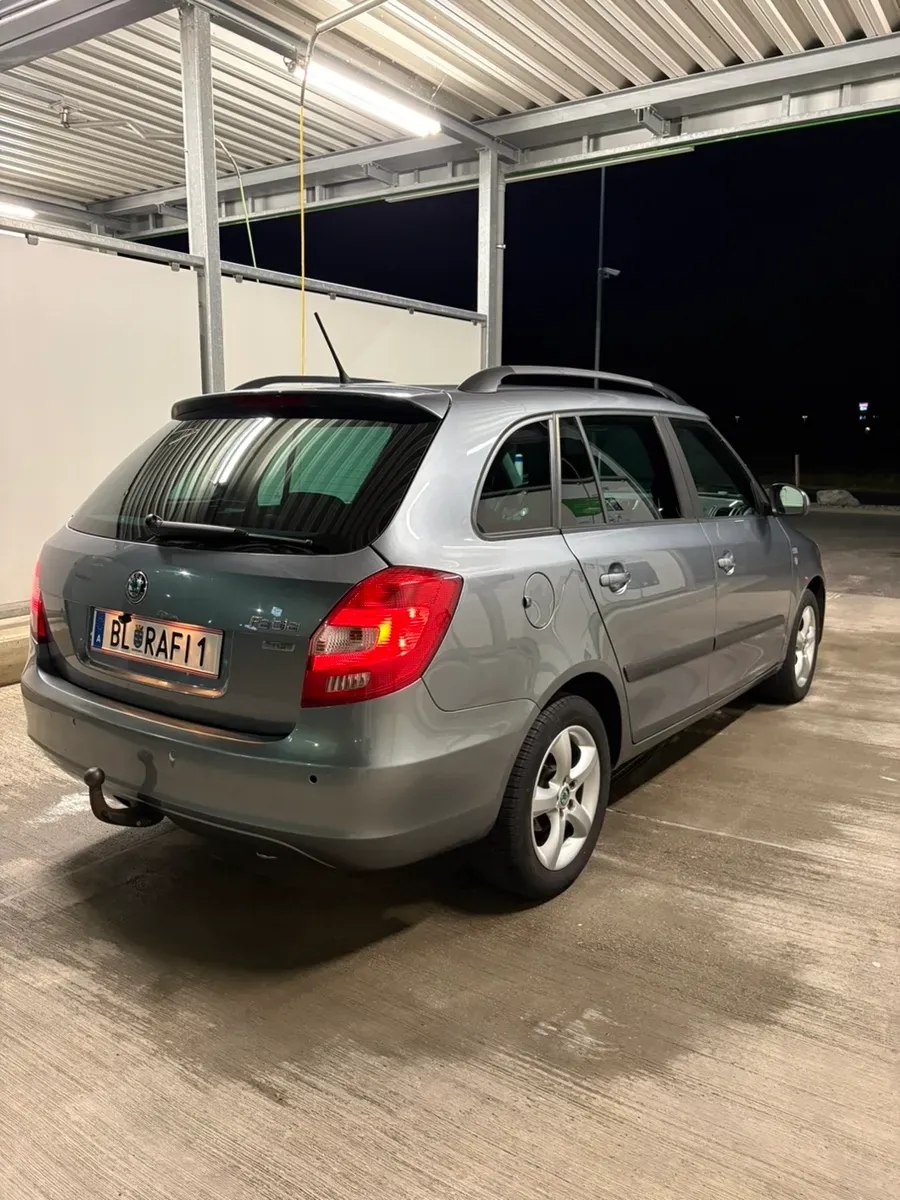 Skoda Fabia 2012 photo 3