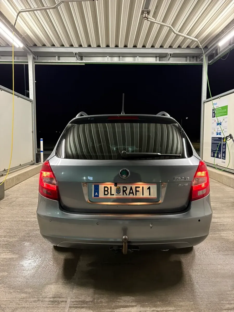Skoda Fabia 2012 photo 2