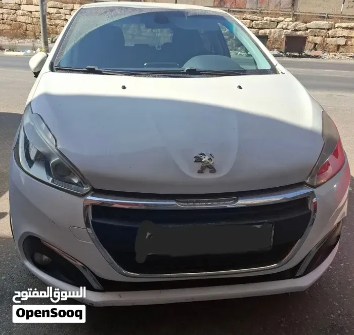 Peugeot E-208
