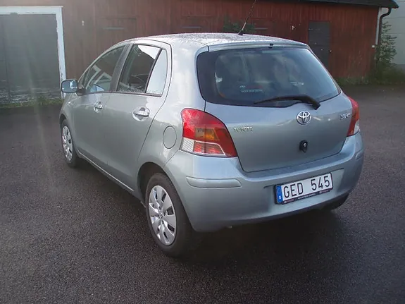 Toyota Yaris 2009 photo 3