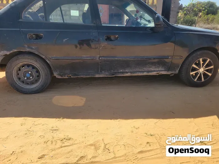 Hyundai Verna 2002 photo 2