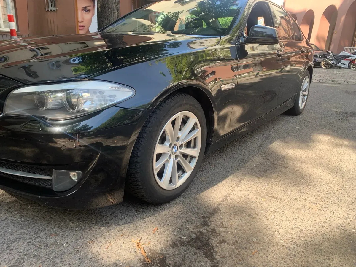 BMW 5 Series 2010 photo 2