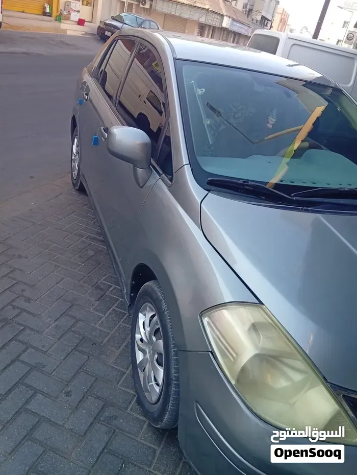 Nissan Tiida 2012 photo 3