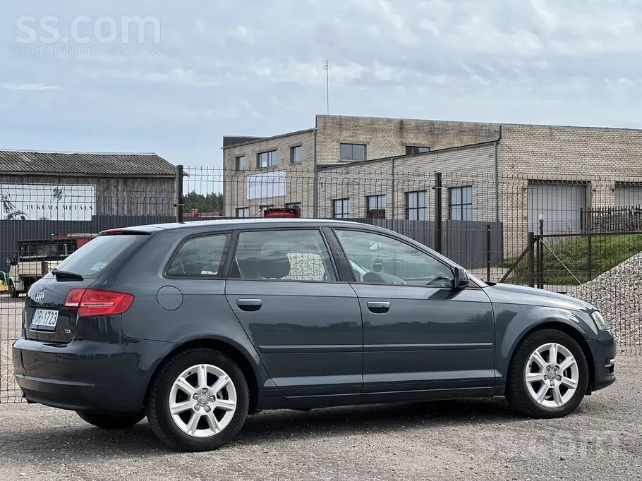 Audi A3 2011 photo 2