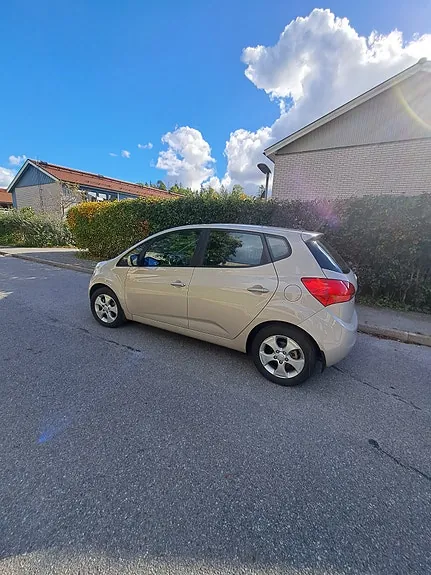 Kia Venga 2011 photo 3