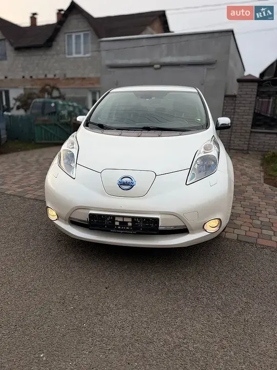 Nissan Leaf 2013 photo 2