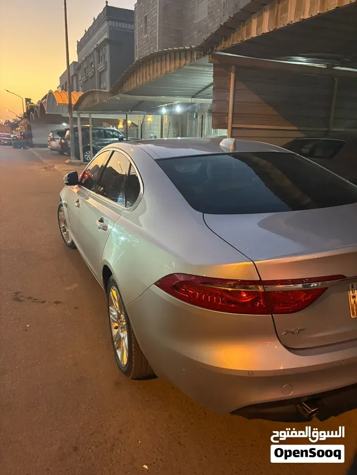 Jaguar Xf 2018 photo 3