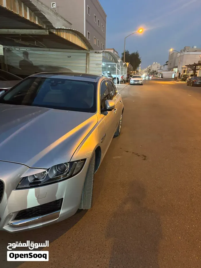 Jaguar Xf 2018 photo 2