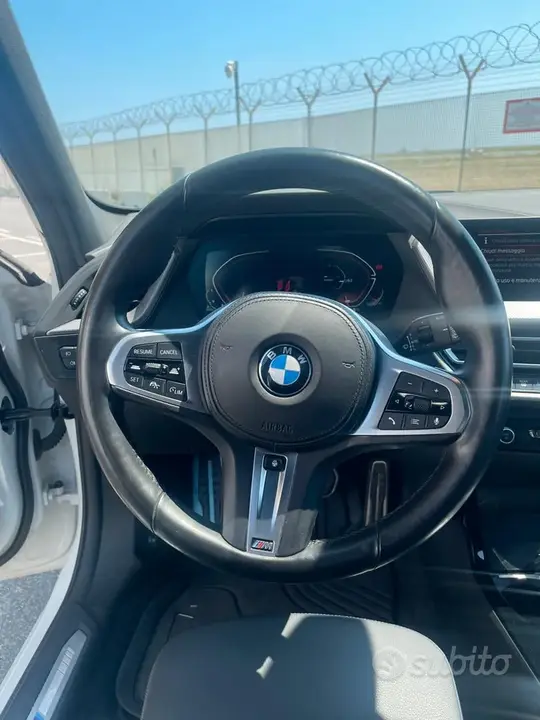 BMW 1 Series 2023 photo 5