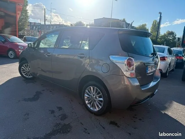 Toyota Verso 2016 photo 2