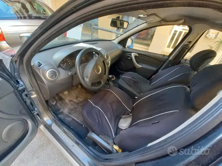 Dacia Sandero 2010 photo 5