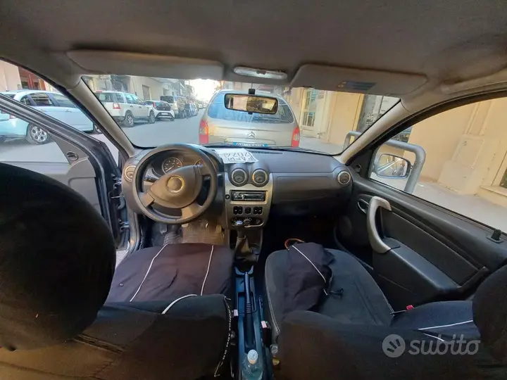 Dacia Sandero 2010 photo 3