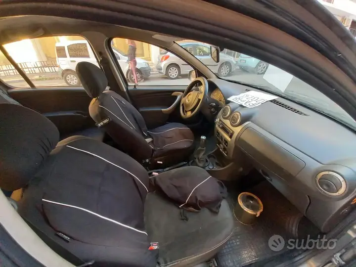 Dacia Sandero 2010 photo 2