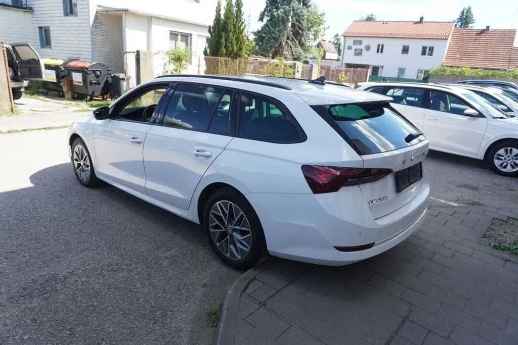 Skoda Octavia 2023 photo 3