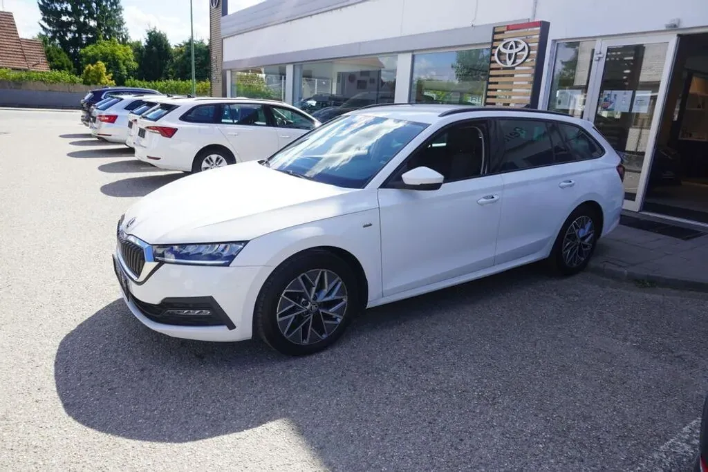 Skoda Octavia 2023 photo 2