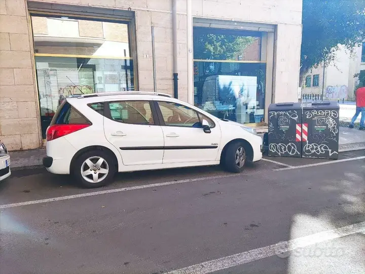 Peugeot 207 2010 photo 2
