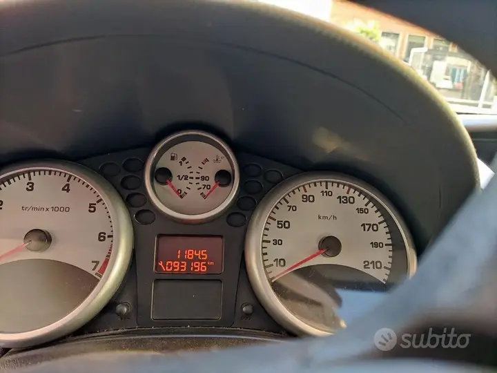 Peugeot 207 2010 photo 3
