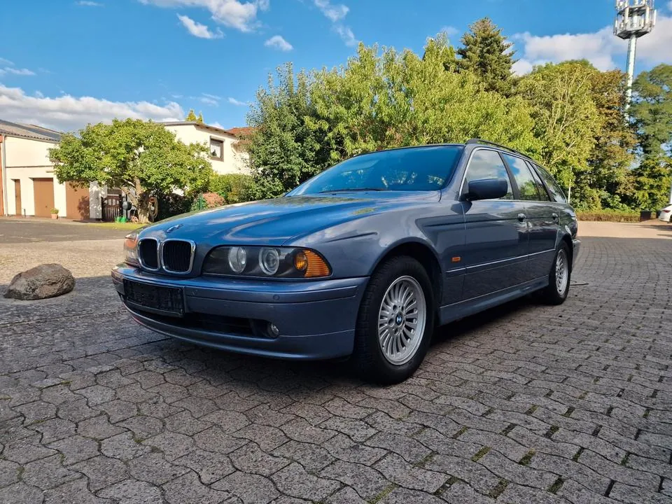 BMW 520I