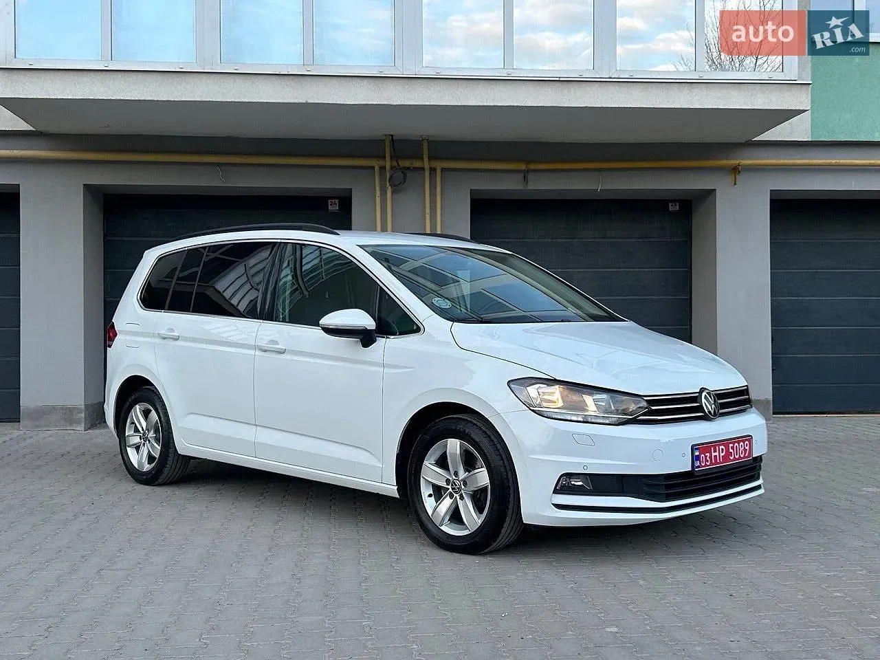 Volkswagen Touran 2021 photo 2