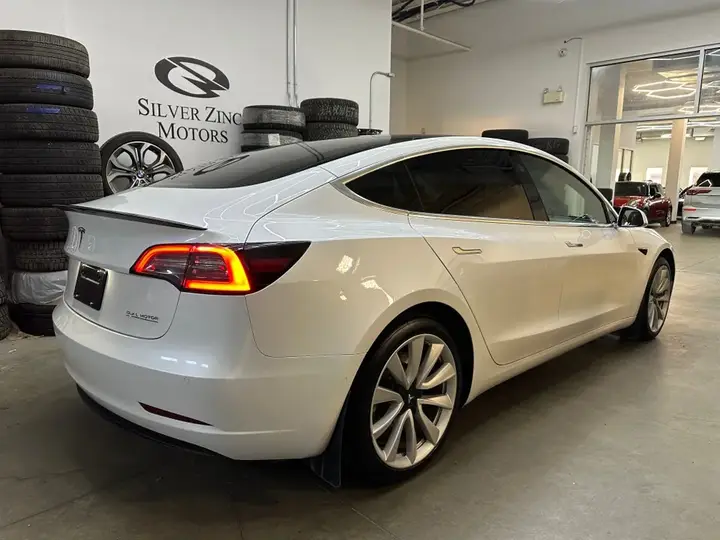 Tesla Model 3 2020 photo 4