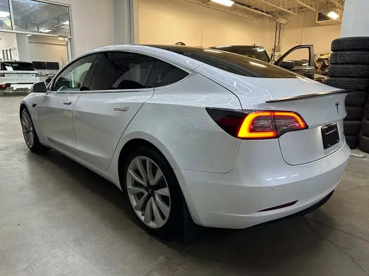Tesla Model 3 2020 photo 3