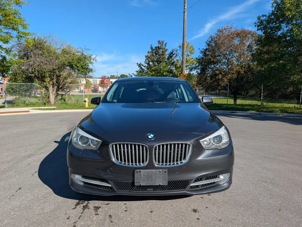 BMW 5 Series 2011 photo 2