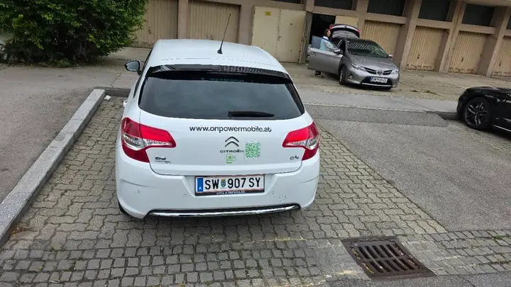Citroen C4 2012 photo 2