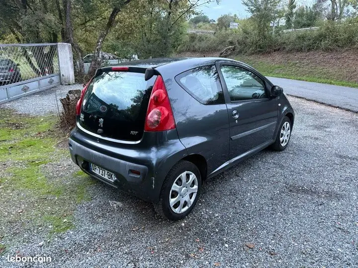 Peugeot 107 2010 photo 2