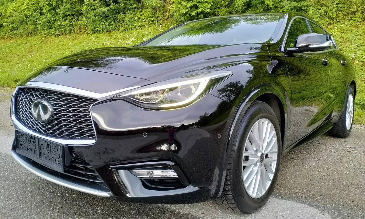 Infiniti Q30 2016 photo 3