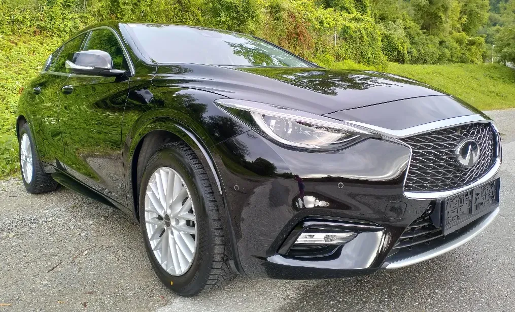 Infiniti Q30