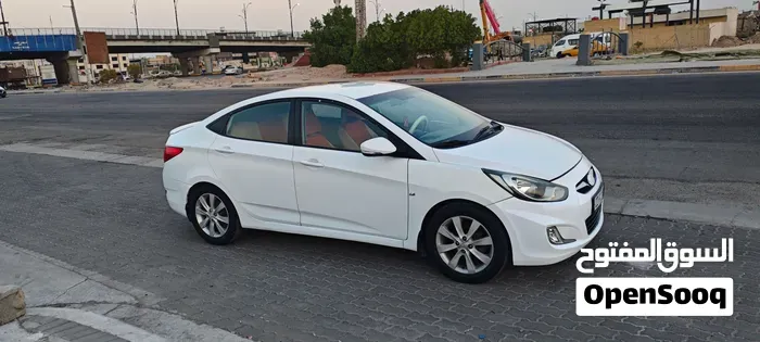 Hyundai Accent 2012 photo 3