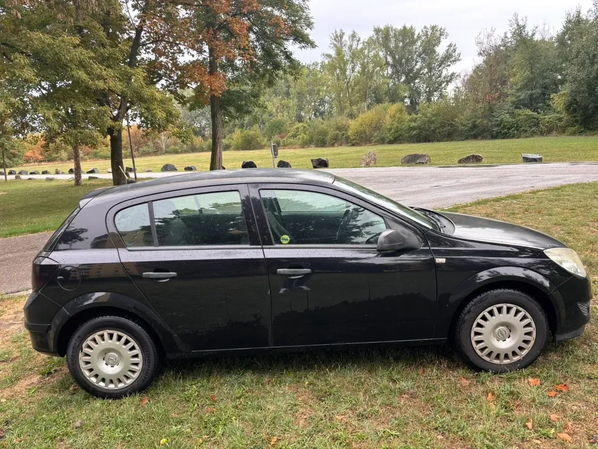 Opel Astra 2009 photo 2