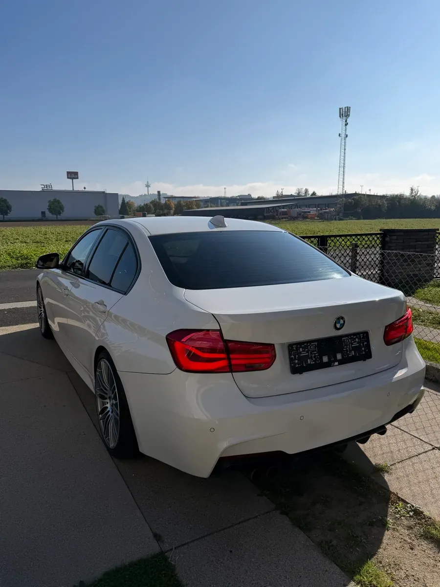 BMW 3 Series 2012 photo 3