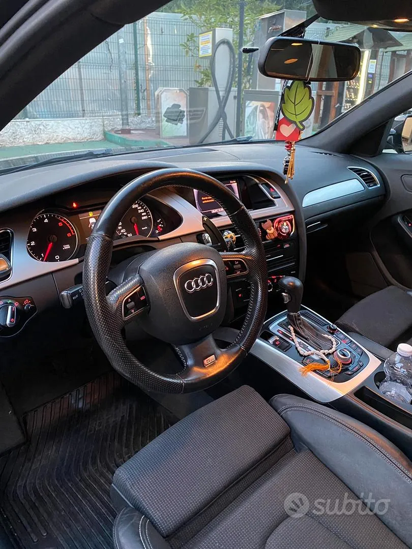 Audi A4 2011 photo 2
