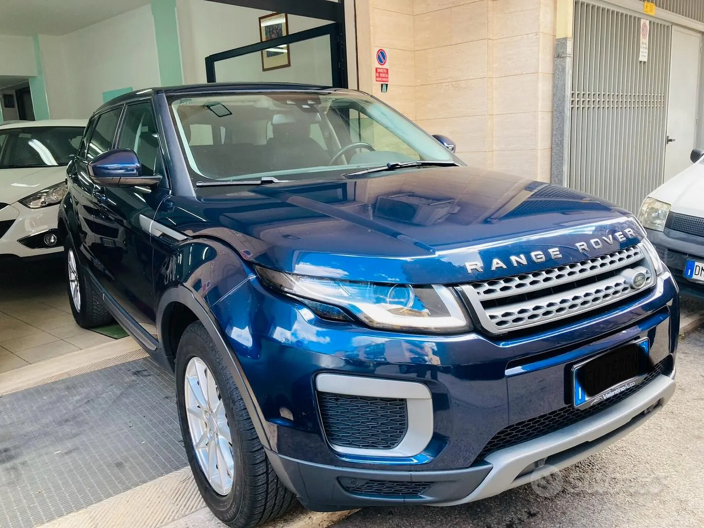 Land Rover Range Rover Evoque 2017 photo 2