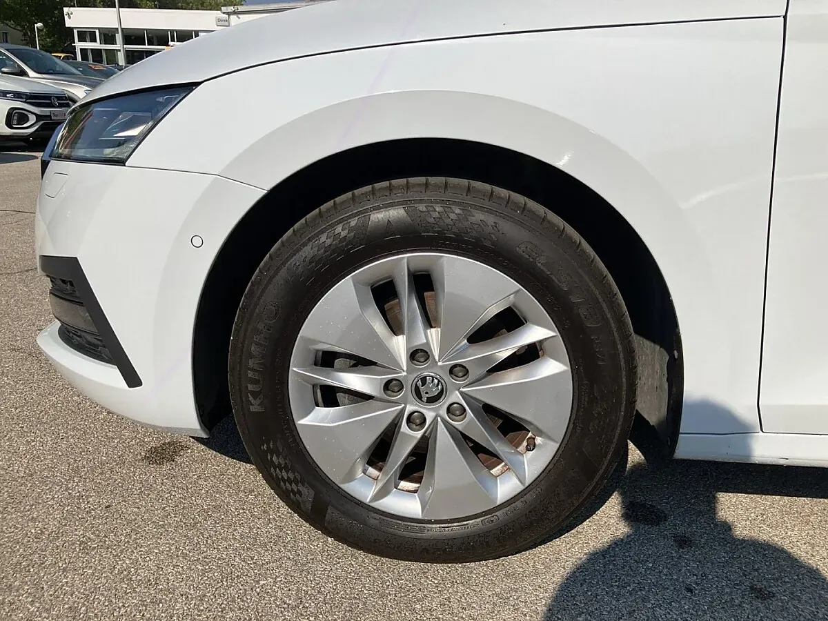 Skoda Octavia 2021 photo 3