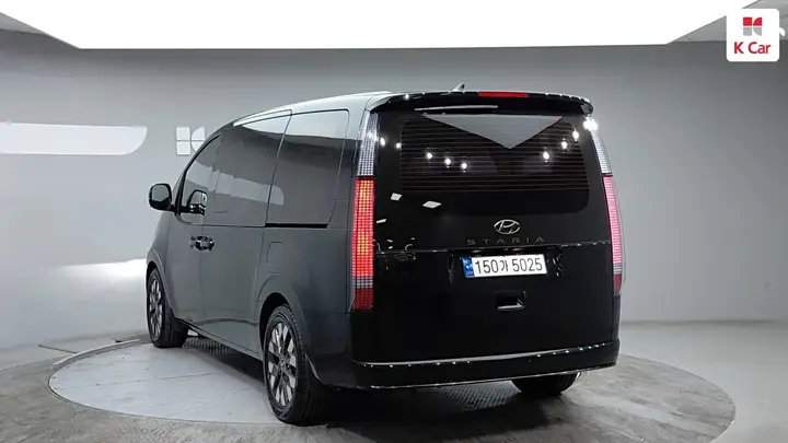 Hyundai Staria 2023 photo 2