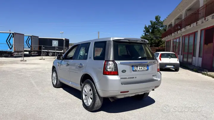 Land Rover Freelander 2012 photo 3