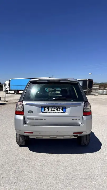 Land Rover Freelander 2012 photo 4