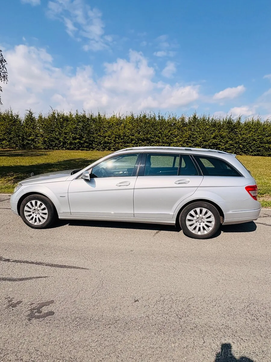 Mercedes-Benz C-Class 2011 photo 2