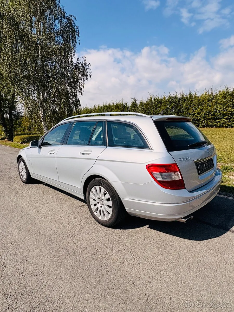 Mercedes-Benz C-Class 2011 photo 3